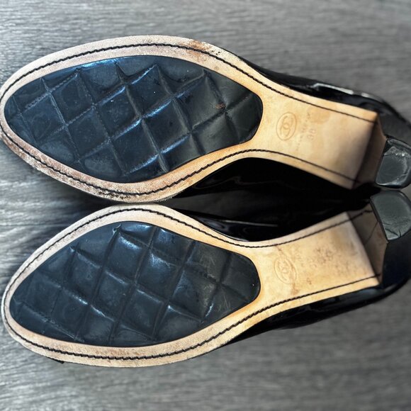 Chanel CC Stretch Black Patent Leather Heels – Size 38 (Fits Like 7.5) - Picture 7 of 8